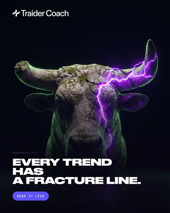 Traider Coach — marmurowy byk z pęknięciem energii, hasło Every trend has a fracture line